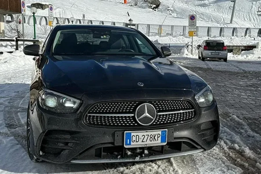La Mercedes Classe E di Transfer Valle d'Aosta a Breuil-Cervinia